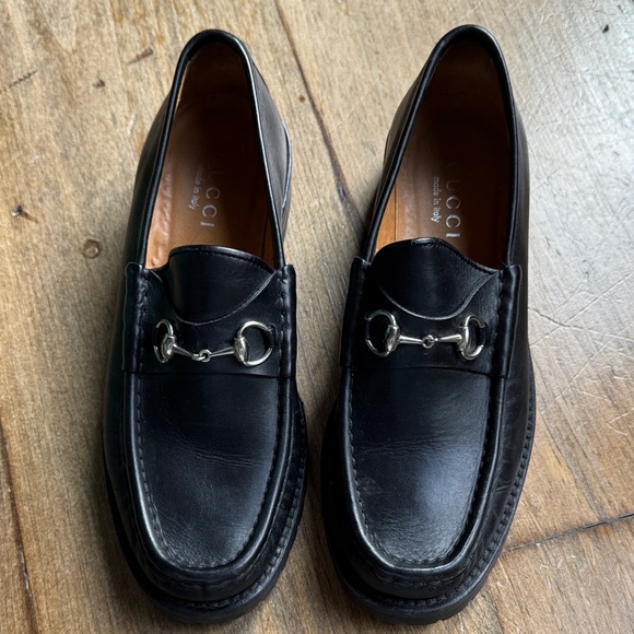 Gucci Black Leather Women's Loafers with Silver Detail - Picture 1 of 7